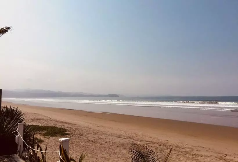 هتل Sanctuary Puerto Cayo Lodge