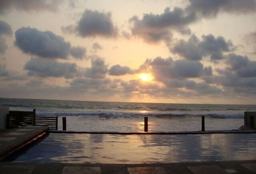 Hotel Sanctuary Puerto Cayo Lodge