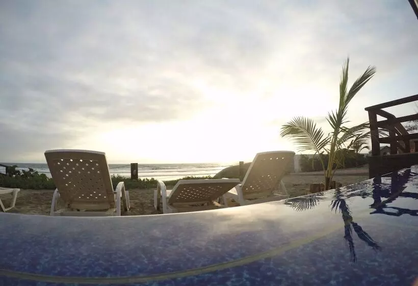 هتل Sanctuary Puerto Cayo Lodge