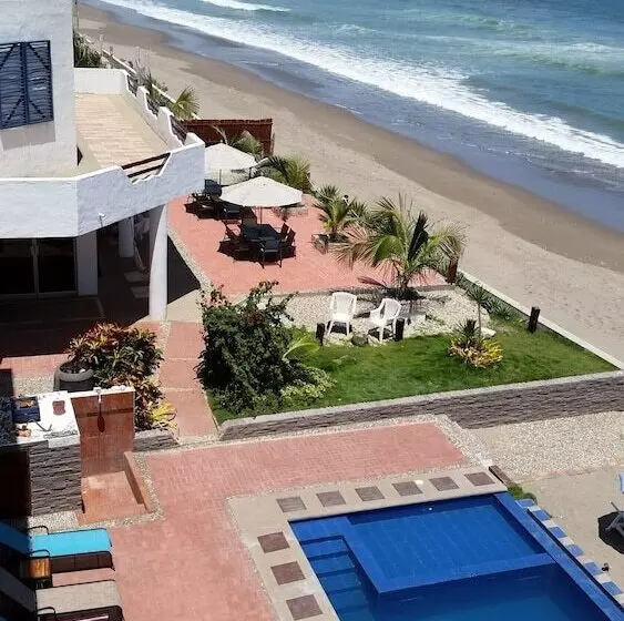 هتل Sanctuary Puerto Cayo Lodge