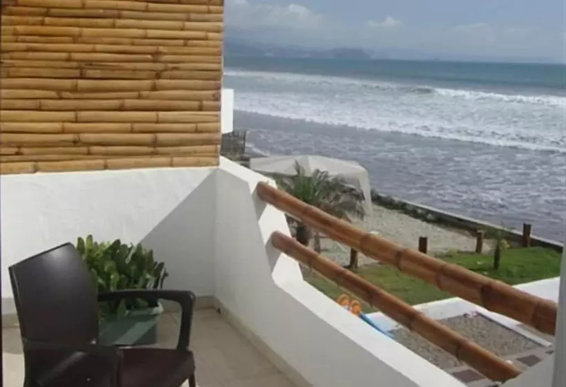 هتل Sanctuary Puerto Cayo Lodge