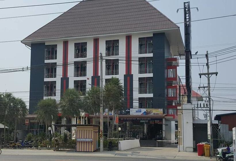 Отель Thanarom Place