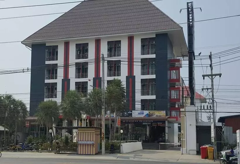 هتل Thanarom Place