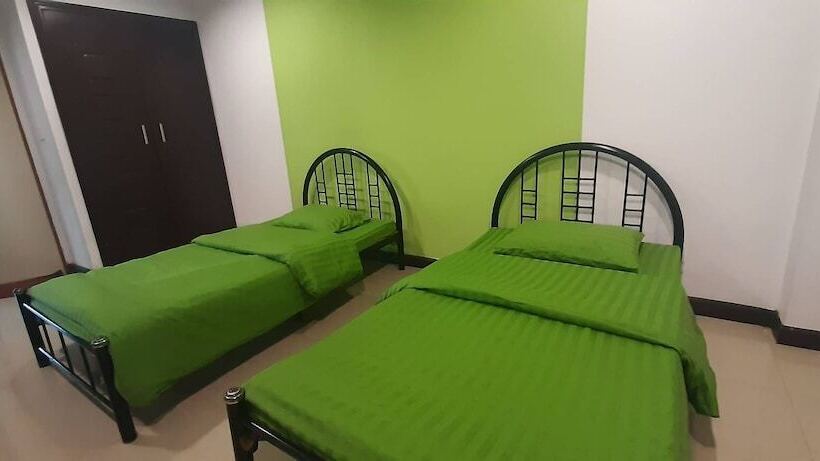 Отель Thanarom Place