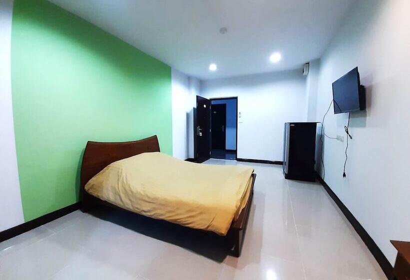 Отель Thanarom Place