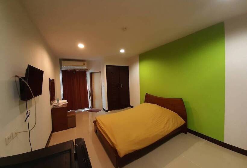 Отель Thanarom Place