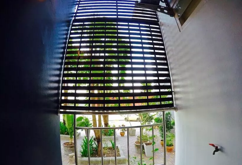 هتل Thanarom Place