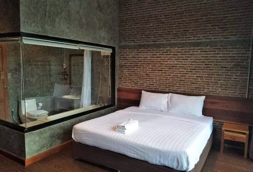 One Four Seven Hotel & Snooker Bar