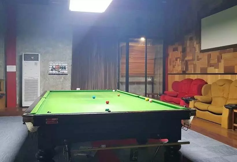 One Four Seven Hotel & Snooker Bar