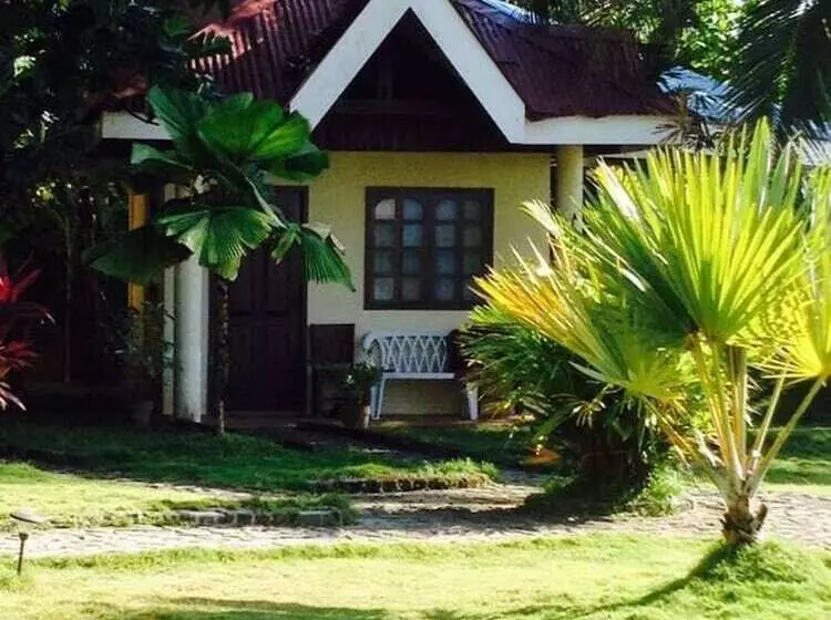 Puesta Del Sol Beach Bungalows