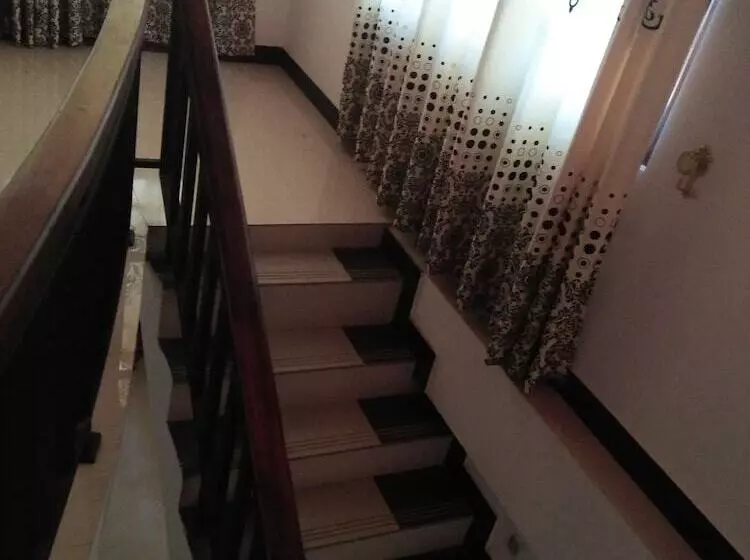 Majatalo Vihara Safari Homestay