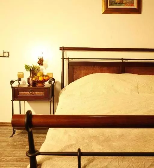 Family Hotel Dinchova Kushta