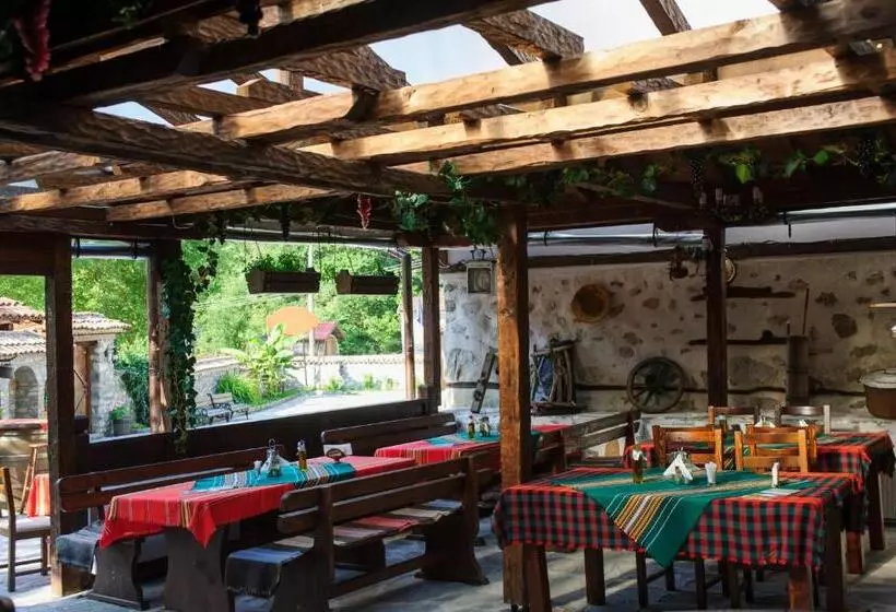 Family Hotel Dinchova Kushta