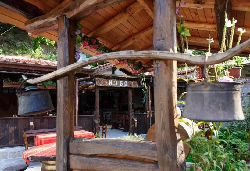 Family Hotel Dinchova Kushta