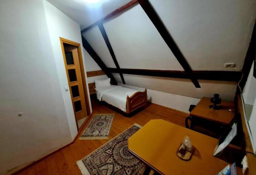 ペンション Armenopolis   Adults Only