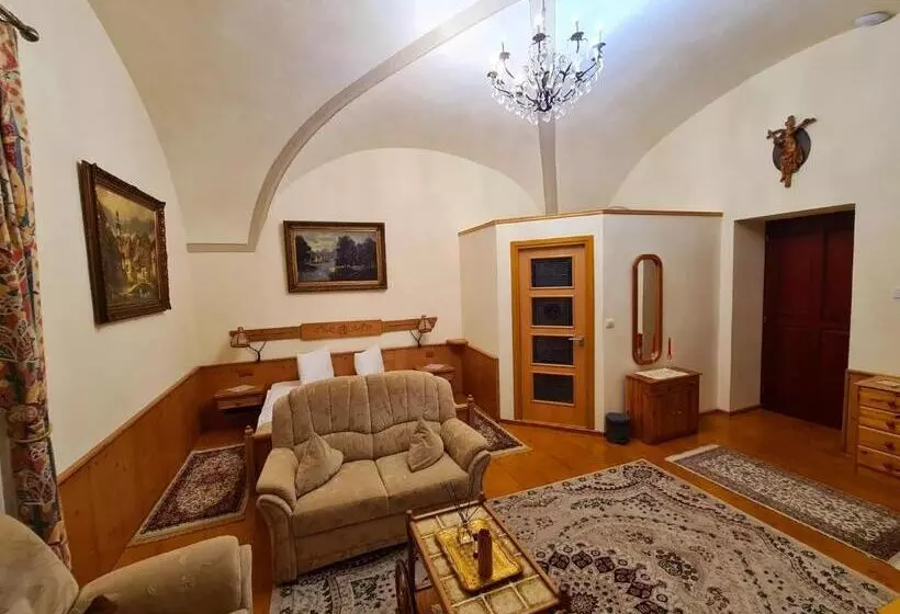 Majatalo Armenopolis   Adults Only