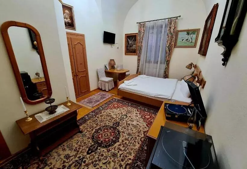 Majatalo Armenopolis   Adults Only