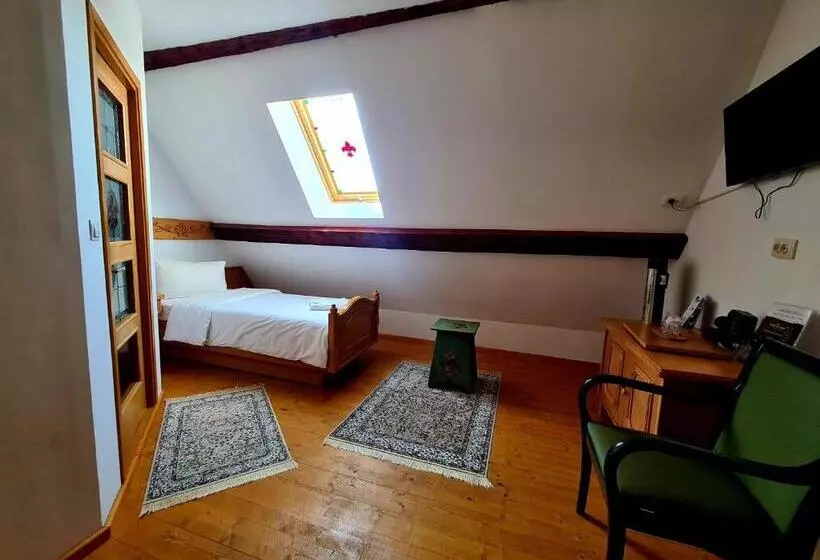 Majatalo Armenopolis   Adults Only