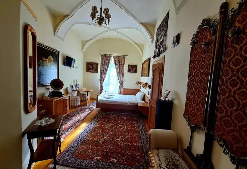 Majatalo Armenopolis   Adults Only