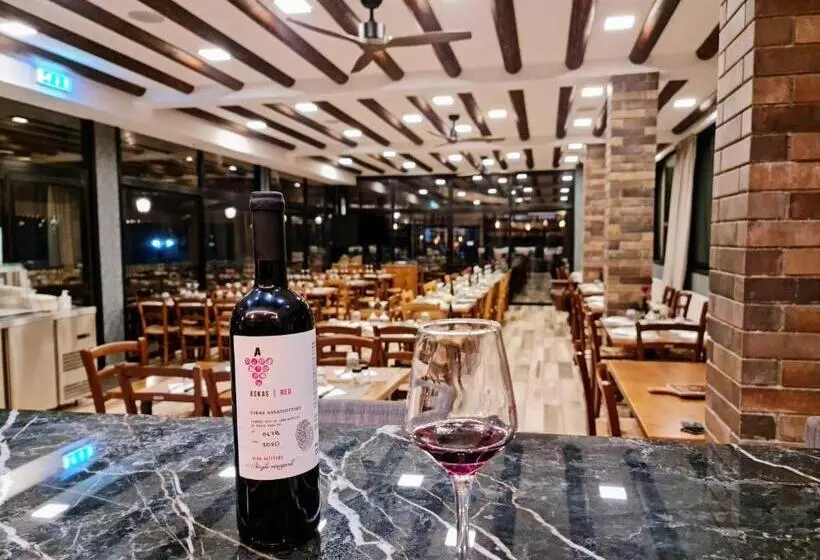 ペンション Perneia Rooms