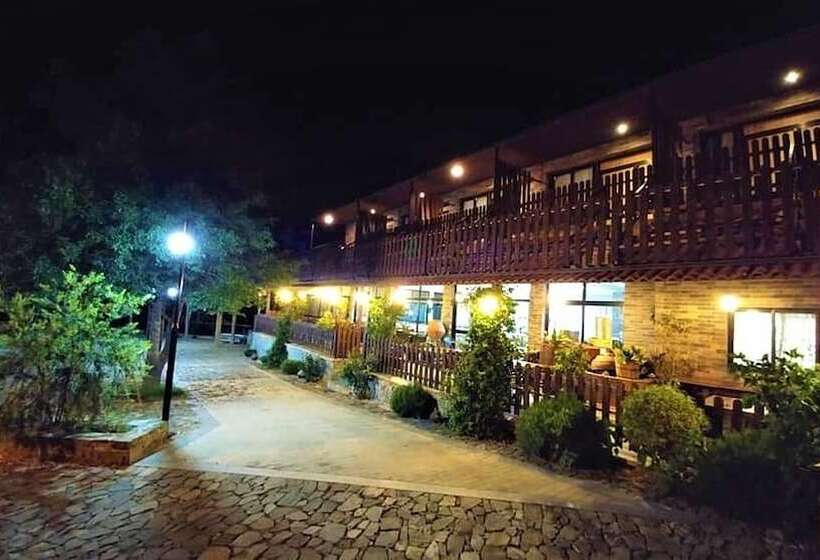 Pensão Perneia Rooms