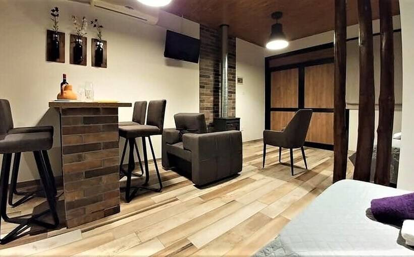 Pensão Perneia Rooms