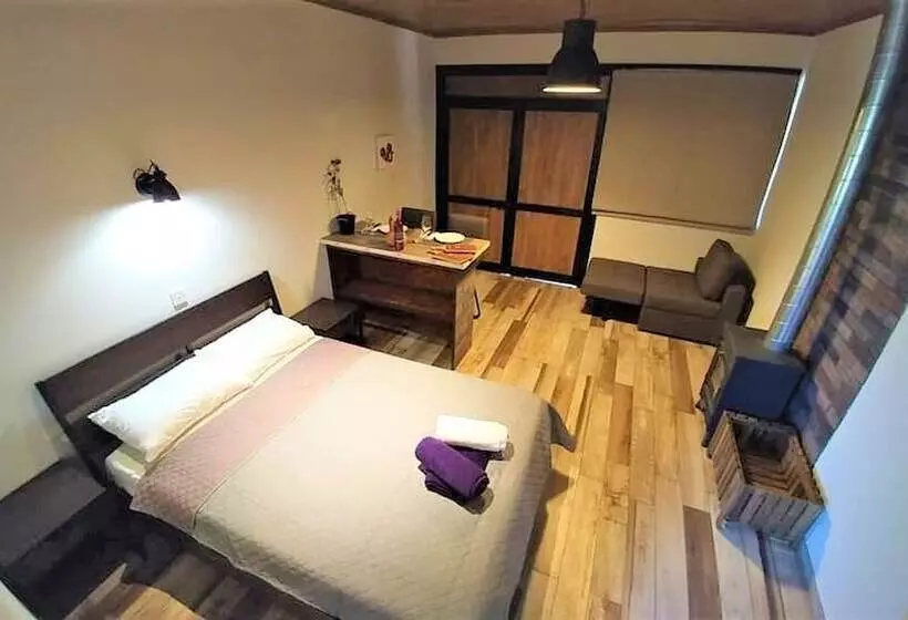 ペンション Perneia Rooms