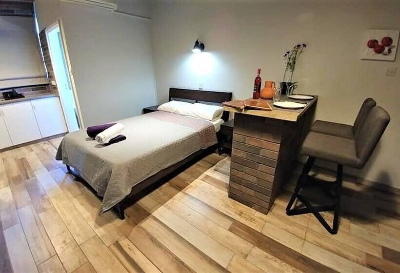 Pensão Perneia Rooms