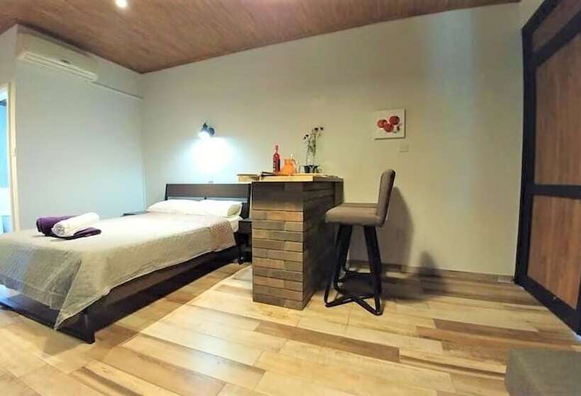 Pensão Perneia Rooms