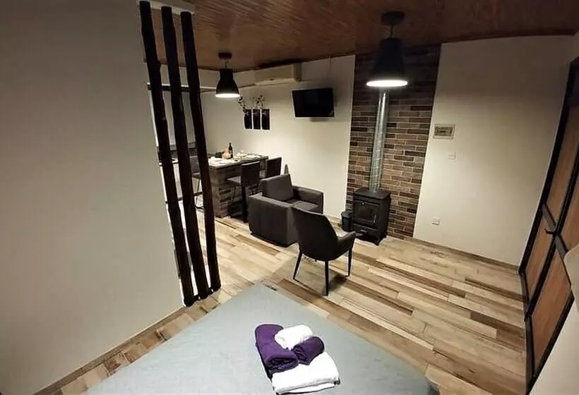 ペンション Perneia Rooms