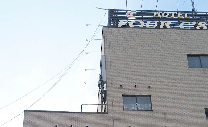 בית מלון כפרי Four C's