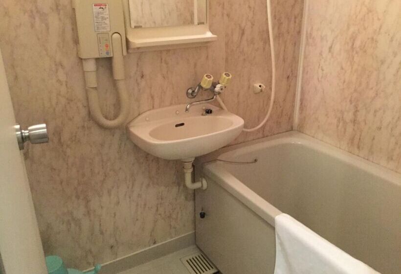 בית מלון כפרי Four C's