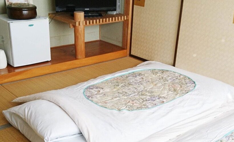 בית מלון כפרי Four C's