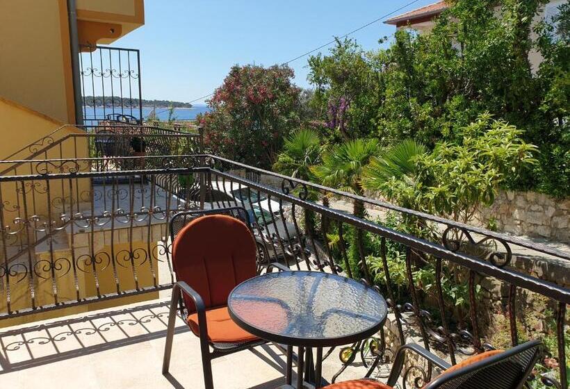 ペンション Captain's Club