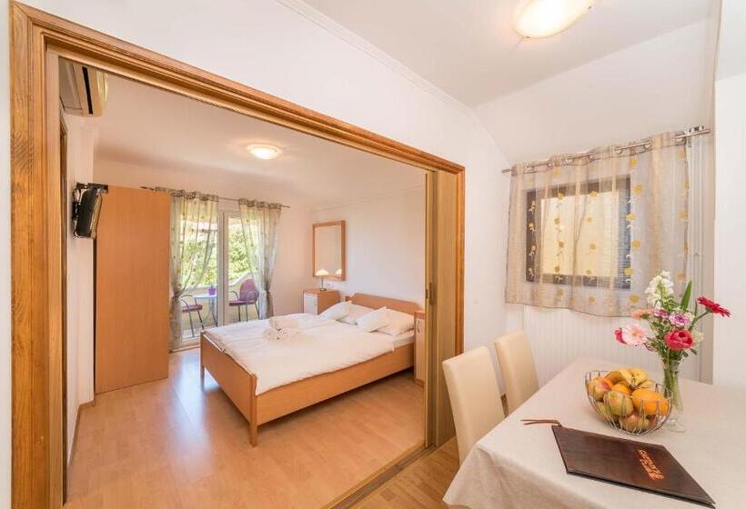 ペンション Captain's Club