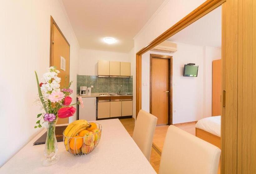 ペンション Captain's Club