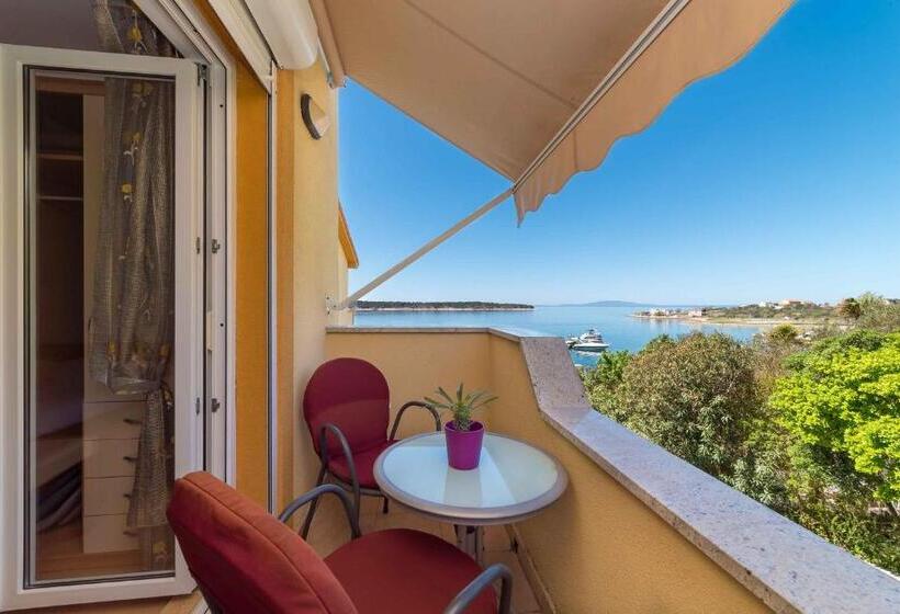 ペンション Captain's Club