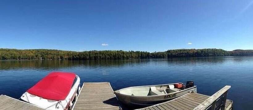 בית מלון כפרי Ogopogo Resort