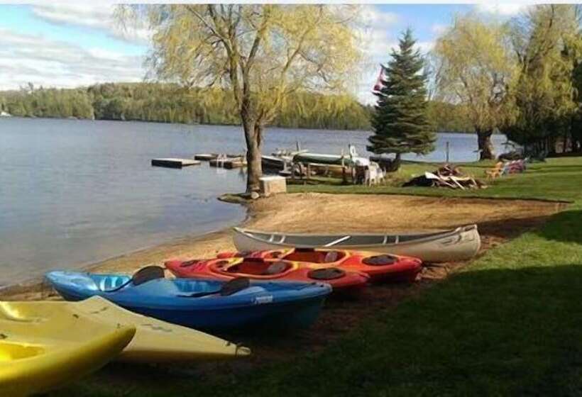 בית מלון כפרי Ogopogo Resort