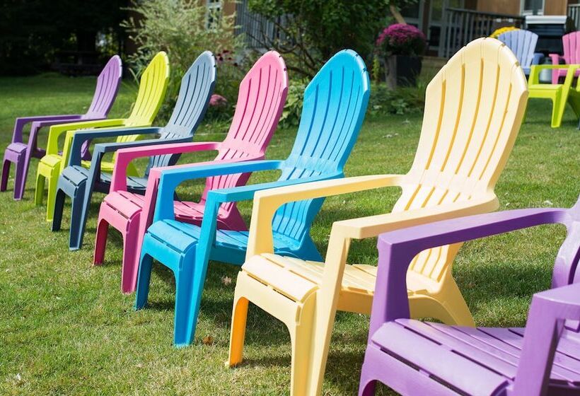 בית מלון כפרי Ogopogo Resort