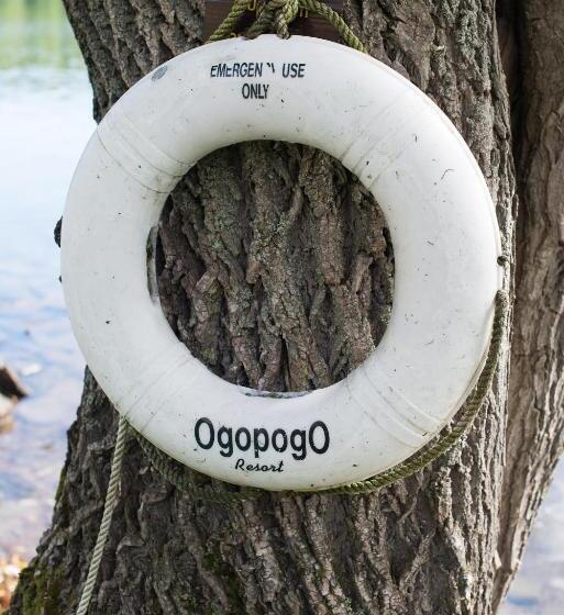 בית מלון כפרי Ogopogo Resort