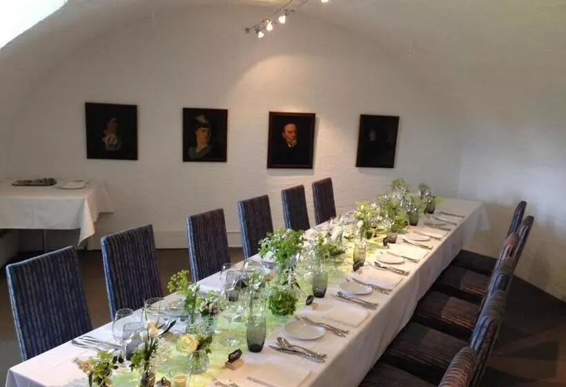 Hotelli Restaurant Schlössli Sax