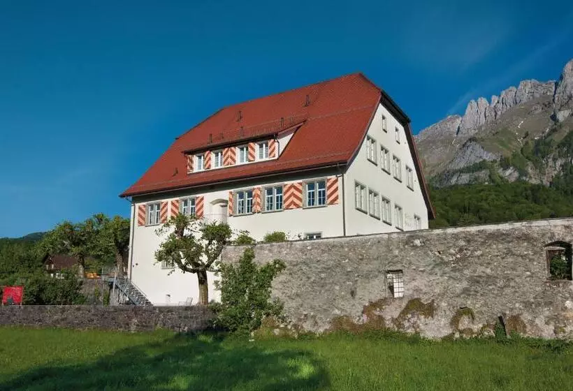 Hotelli Restaurant Schlössli Sax