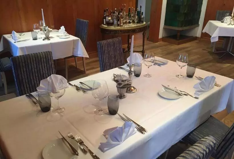 Hotelli Restaurant Schlössli Sax