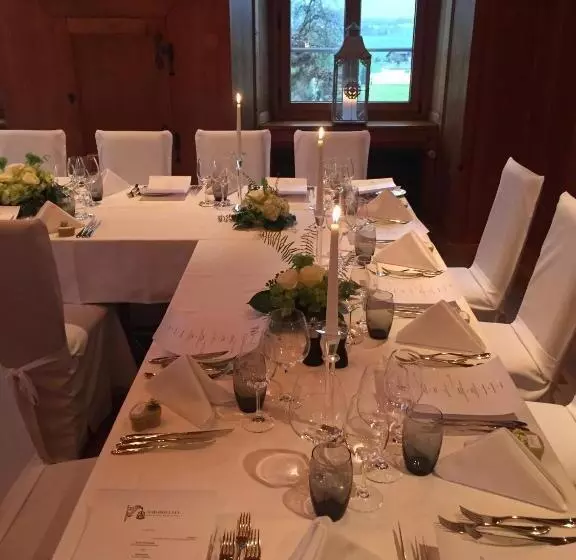 Hotelli Restaurant Schlössli Sax