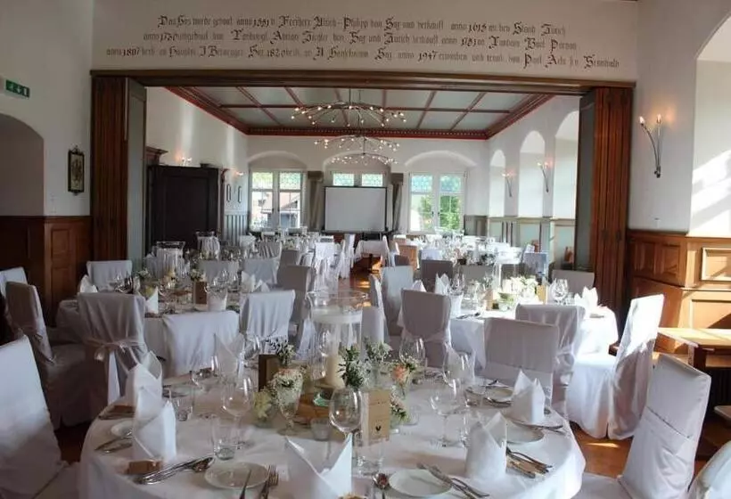 Hotelli Restaurant Schlössli Sax