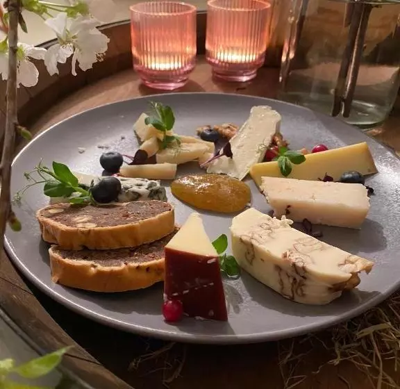 Hotelli Restaurant Schlössli Sax