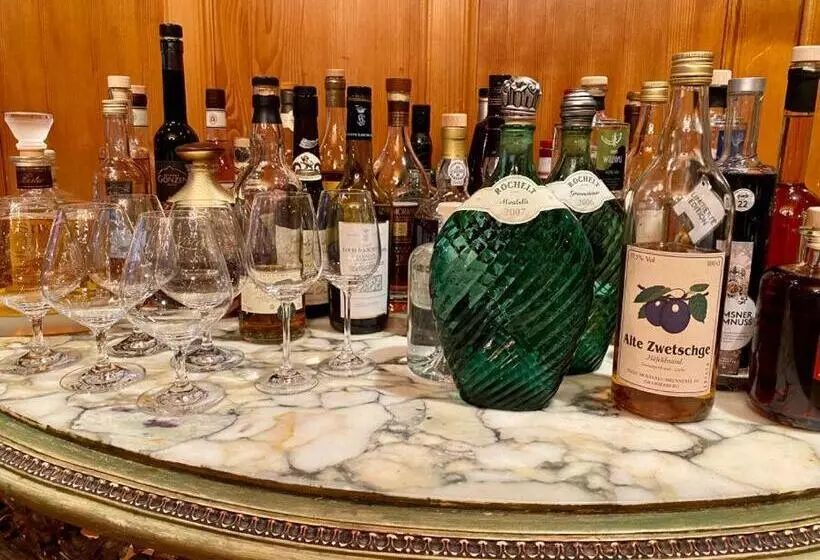 Hotelli Restaurant Schlössli Sax