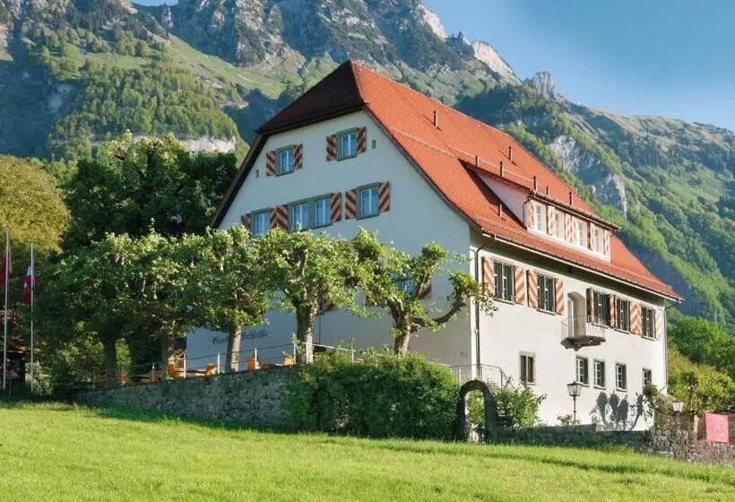 Hotelli Restaurant Schlössli Sax