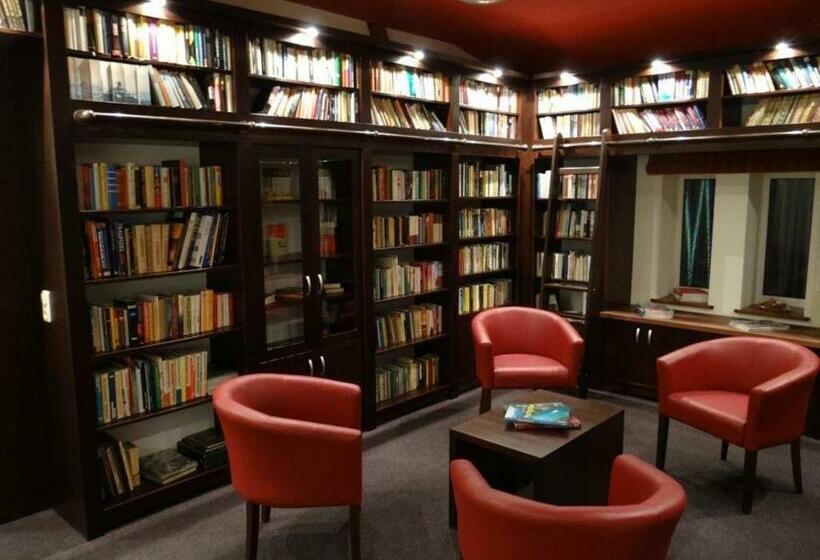 فندق Und Restaurant Am Peenetal